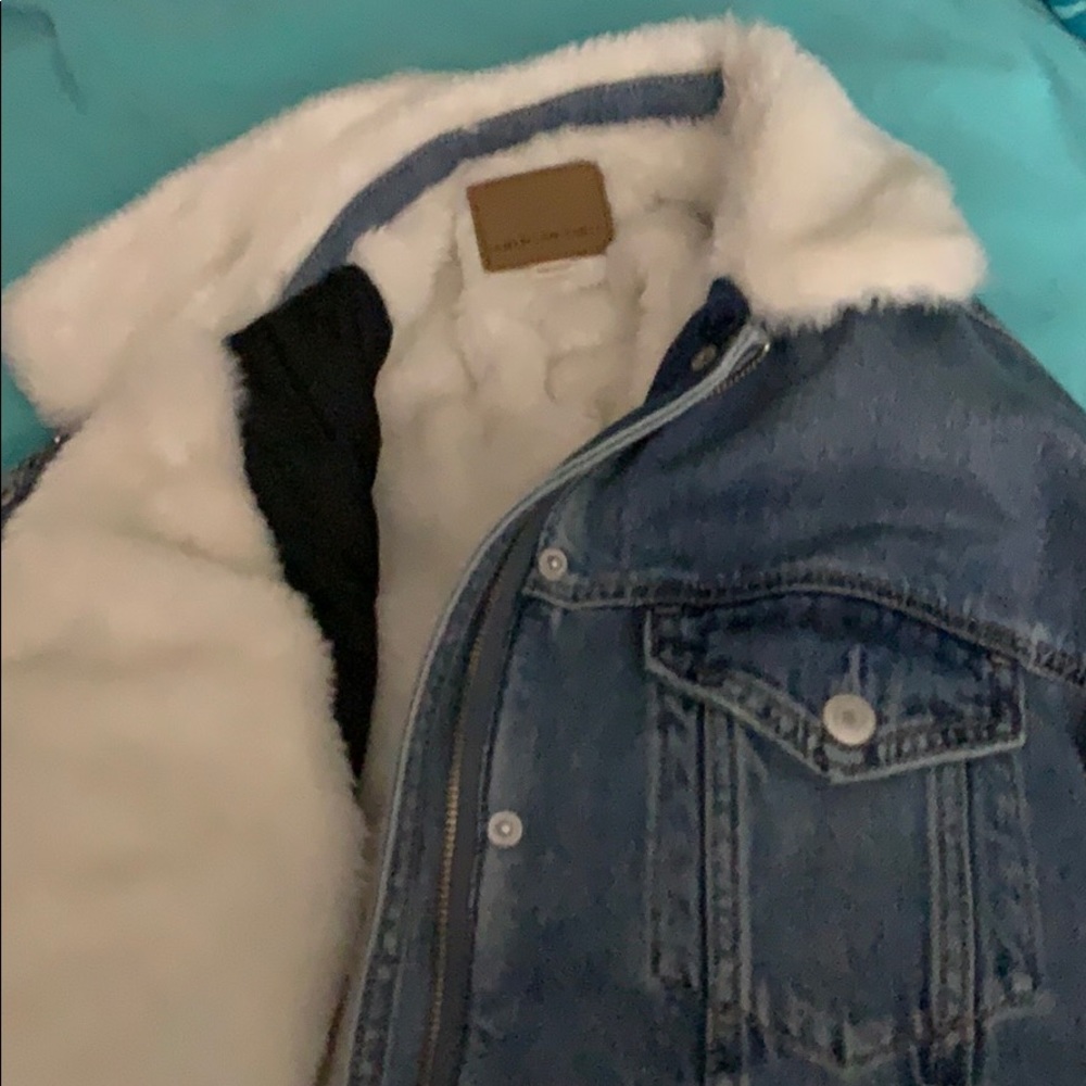 American eagle jean jacket with fur